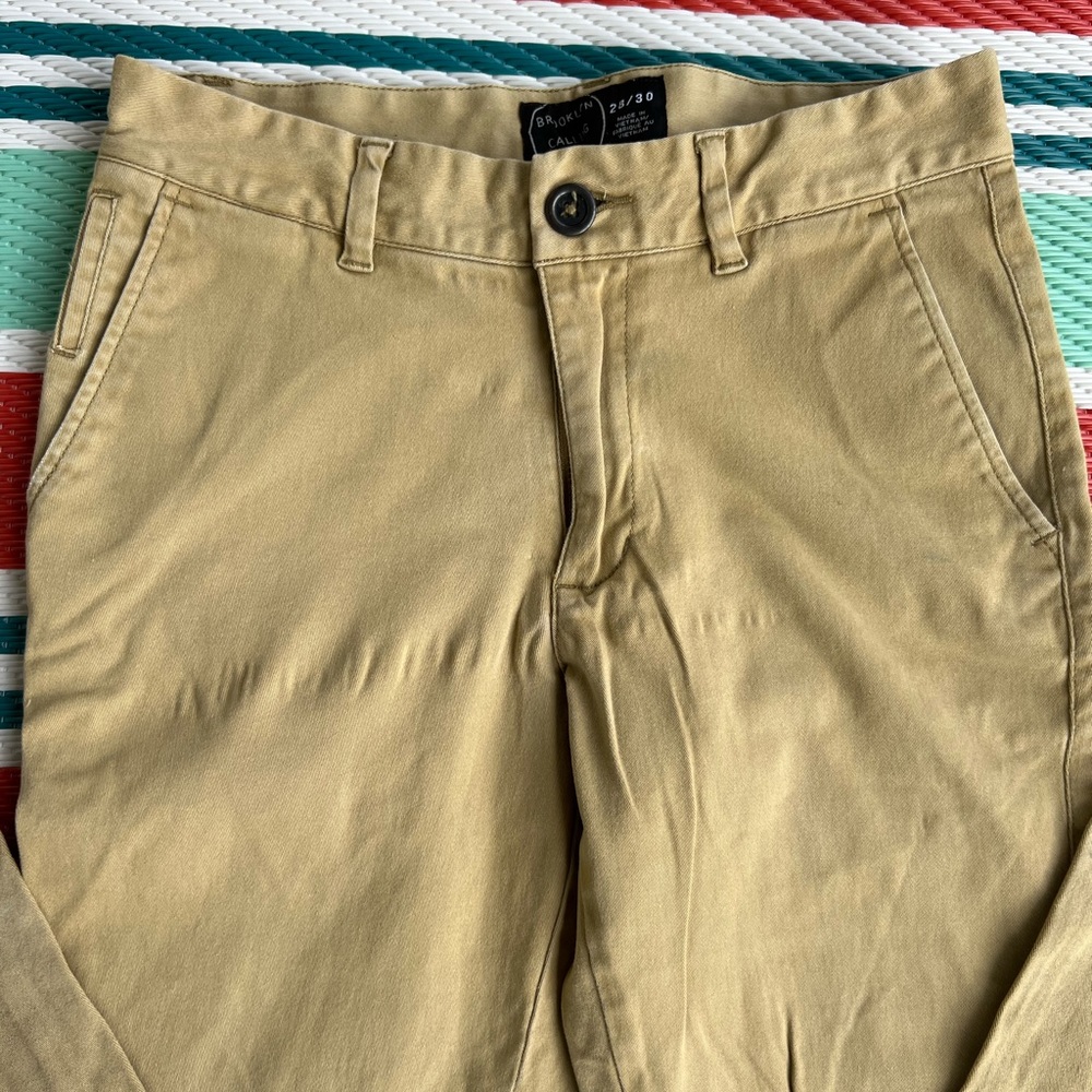 Used, very good condition, clean, no stains, size 28/30 98% cotton/2% spandex